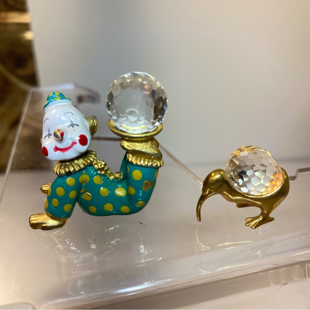 Vtg Spoontiques Pewter Clown with Swarovski Crystal Ball and bird with Crystal